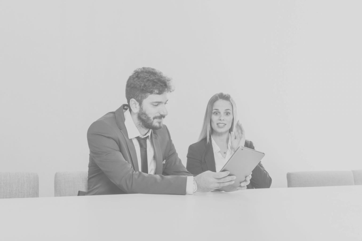Professionelle Zusammenarbeit zwischen Partnern im Finanzbereich
